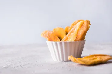 ドライマンゴーはダイエットに良い?栄養、美容・健康効果、食べ方も。