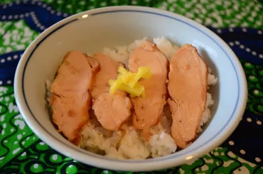 業務スーパー「スモークチキンスライス」はコスパ最強で美味!保存方法や人気レシピも