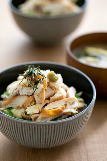 業務スーパーで「楽ウマおかず」レシピ】通りに使える優等生食材1「スモークチキン」