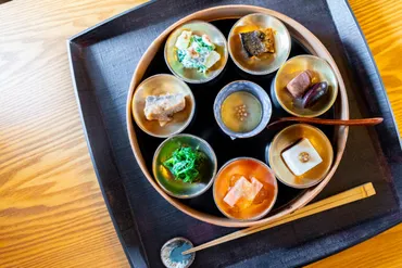 日本料理・そば懐石紡ぎでランチにおまかせコースを食べてみた│はいしゃの食べ歩き