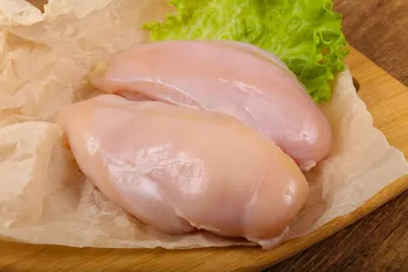 鶏むね肉のたんぱく質量はどれくらい?管理栄養士が効率よく摂るコツを伝授