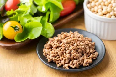 大豆ミートとは?カロリーと栄養成分のメリット、デメリットを解説