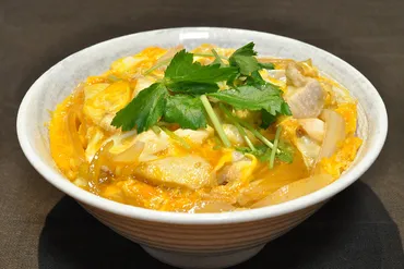 親子丼のカロリーと栄養素】ダイエットや筋トレに最適な食べ方・レシピ例