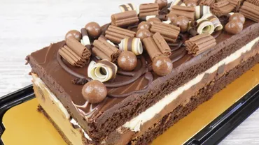 コストコ「タキシードケーキ」は濃厚チョコ味の限定品!冷凍保存テクや販売期間を解説