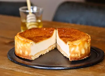 累計万台以上!『(カルマーティ)』の大人チーズケーキは濃厚さがクセに【岩出市】