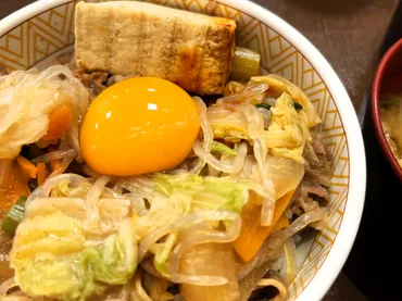 すき家「月見すきやき牛丼」100年以上前から約束されたおいしさ 