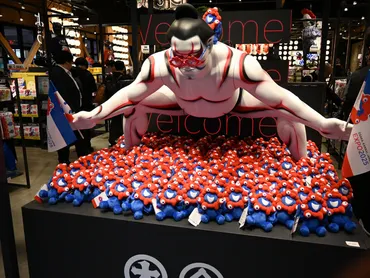 「ミャクミャク」愛され？それとも？万博キャラクターの現在地と「ミャクミャクパン」？万博公式キャラクター「ミャクミャク」と、SNSで話題の「ミャクミャクパン」