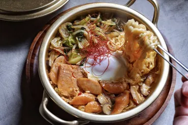 辛ラーメンでつくる、野菜たっぷりプデチゲ風鍋