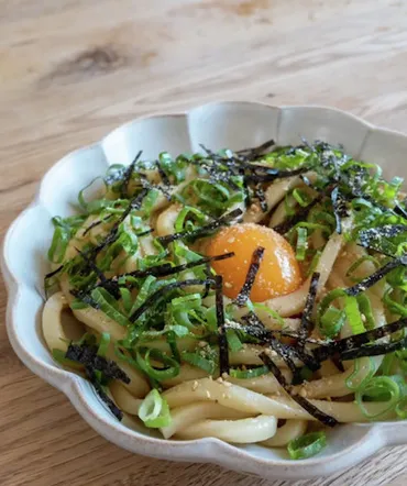 5分で作る即席ランチ！がっつり美味「うどんで油そば風」 