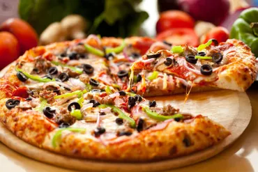 ピザのカロリーと糖質は高め〜ダイエット中はトッピングも気をつけよう〜