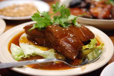 在東坡肉背後,一段不離不棄的愛情故事