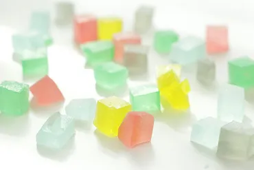 キラキラ光る食べられる宝石!琥珀糖の作り方