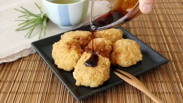 ダイエット中に!レンジでもっちり「オートミールと豆腐のごまきな粉餅」のレシピ