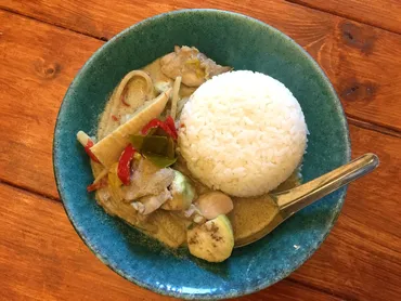 人前円!業務スーパーのグリーンカレー缶に大満足