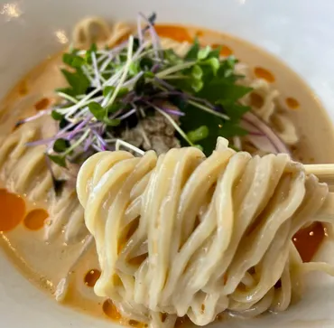 濃厚なカニラーメンが味わえる!紅ズワイガニらぁ麺 まるはち屋