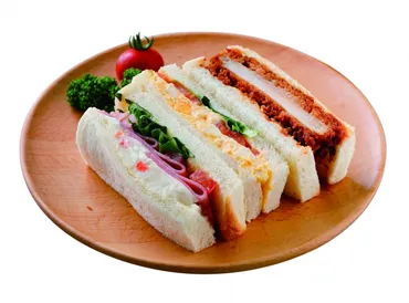 近畿圏ライフ゛小麦の郷゛限定!人気の具材を一度に楽しめる「よくばり3種のミックスサンド」新発売!