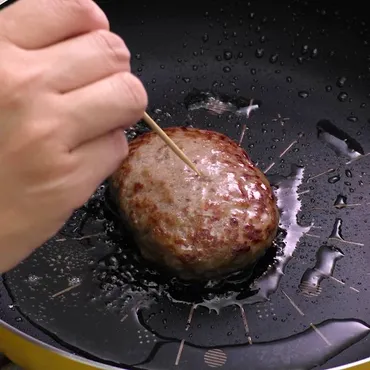 料理の基本! 冷凍ハンバーグの焼き方のレシピ動画・作り方