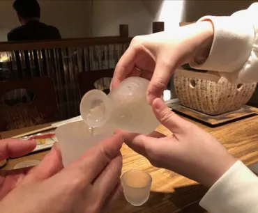 上司へのお酌の仕方は? ー 場を見て「ときどき」