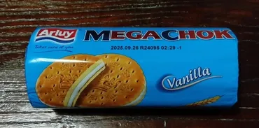 業務スーパー】MEGACHOK サンドイッチビスケット(バニラ)