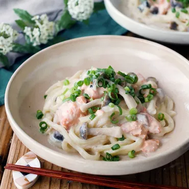すぐ麺】レンジで一発!鮭ときのこの味噌クリームうどん