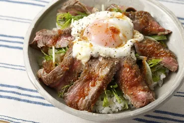 夏の筋肉メシ!「温泉卵と山芋とろろのステーキ丼」の作り方