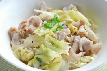 作る気力1%でもレンチン一発なら…「簡単塩レモン豚バラ丼」作れた!脂の甘みと塩レモンの酸味が合う~♡