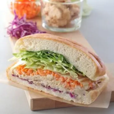 スタバ】チキン&グリーン サンドイッチの価格やカロリーは?おすすめのドリンクや感想・口コミも