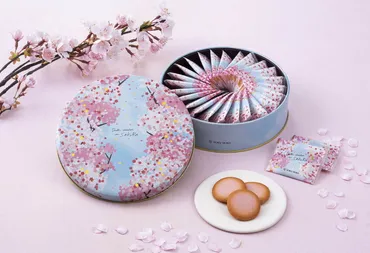 ヨックモック春限定゛桜゛風味のラングドシャ―サンド、満開の桜並木を描いた新パッケージで