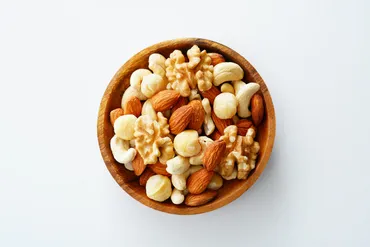 ナッツのカロリーと糖質は?正しいナッツの摂取量とは