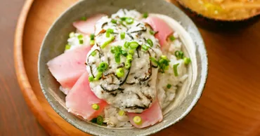 【春のびんちょうまぐろレシピ】 即席「塩昆布とろろのっけ刺身丼」 冷凍とろろを使うとさらに手軽!