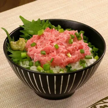 甘辛い味付けでごはんがすすむ♪ 定番醤油だれのねぎとろ丼のレシピ動画・作り方