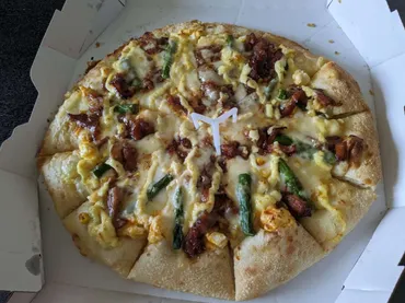 ピザハットの「こく旨テリマヨエッグ」を食べてみた!ふわふわたまごとマヨソースの相性が良い!