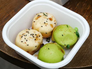 横浜中華街で行列必至の食べ歩きグルメ！焼き小籠包やパンダまんを並ばず食べるには？ 