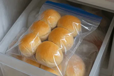 ディナーロールは冷凍で正解！ふわふわ食感をキープする保存＆解凍のコツとは？ 