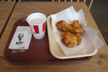 ケンタッキーフライドチキンで3ピース頼んだ時、サイが100%つく訳ではない模様