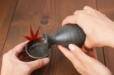 お酌上手になって株を上げよう♪ 飲みニケーションのお酌マナー