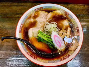 郡山ブラックラーメンとは？定義や歴史、おすすめ店を徹底解説！(？)漆黒の誘い：郡山ブラックラーメンの世界