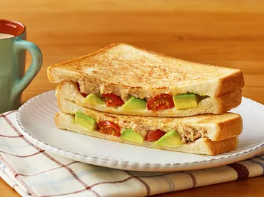 アボカドとトマトのホットサンド のレシピ
