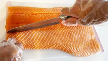 コストコ「サーモンフィレ」値段は高いけど゛新鮮で濃い゛!食べ方や冷凍保存方法を紹介