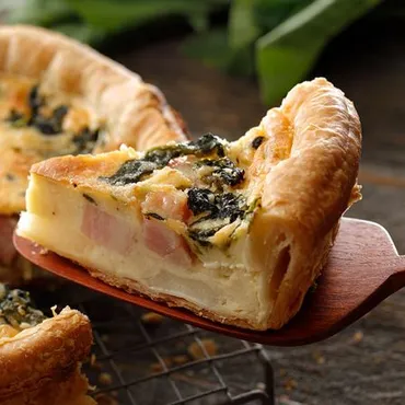 復活】スタバのキッシュのカロリーや糖質は?温め方や持ち帰りはできる?
