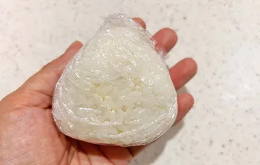 ツナマヨおにぎりが油っぽい… アレを入れたら「染みない」「おいしさプラス」 – grape グレイプ