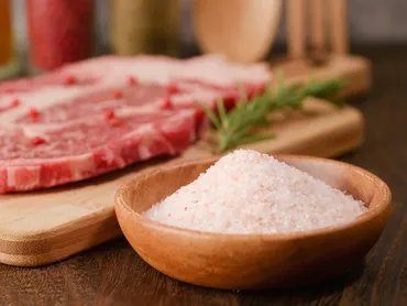 ヒマラヤピンクソルトの特徴や使い方を細かく紹介!料理やバスソルトに大活躍します│梅研本舗コラム