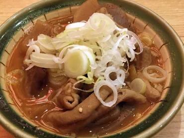 牛久『とん平食堂』：もつ煮込み定食の魅力とは？看板メニューのもつ煮込み定食、テイクアウトも可能