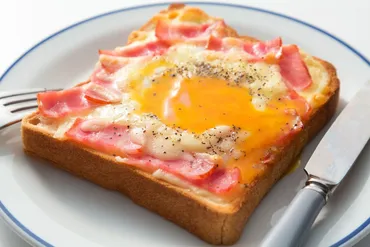 食パンと目玉焼きで作るTKT（目玉焼きトースト）のレシピを4つ紹介
