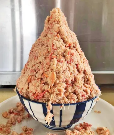 マルトマ食堂」二代目店主が破格の海鮮丼を作り続ける理由 