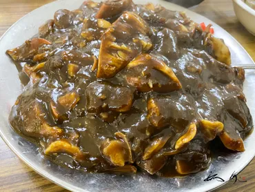 苫小牧「マルトマ食堂」のホッキ貝！地元民に愛される味の秘密とは？苫小牧「マルトマ食堂」の魅力：ホッキ貝料理と店内の雰囲気