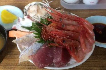 苫小牧漁港にあるマルトマ食堂で豪快な海鮮丼を食べてきました
