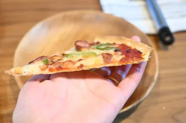 ピザハットの生地を徹底解説！種類、カロリー、おすすめの食べ方とは？ピザハットの生地、スペシャルクリスピーについて