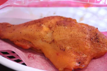 スパイシースモークチキンレッグ : ディズニーごはん