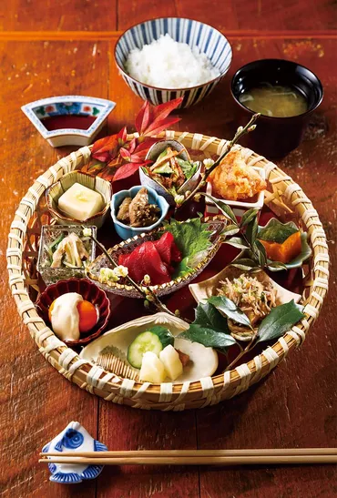 新宿・食堂わた】ミシュランの星付き和食店で修業した店主がオープンした絶品和食。高級おばんざいを1000円台で堪能  連載・ごほうびランチ